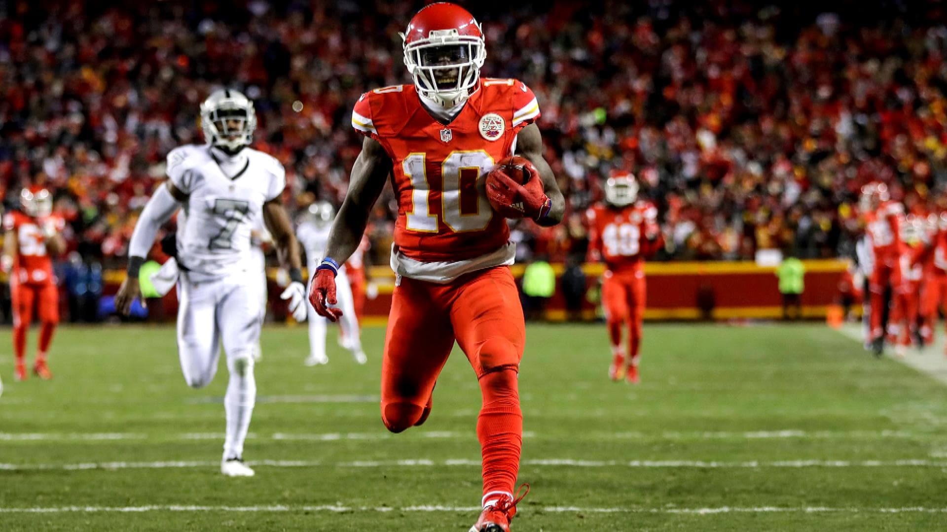 Know About Tyreek Hill; Stats, Height, Contract, Age, Relationship