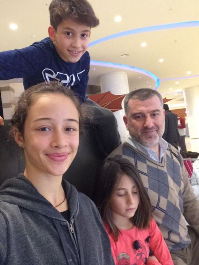 Zeynep-Sonmez-Father-Siblings