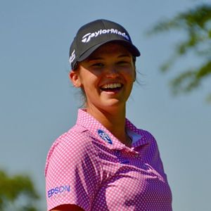 Melanie-Green-Golf-Celebspodium